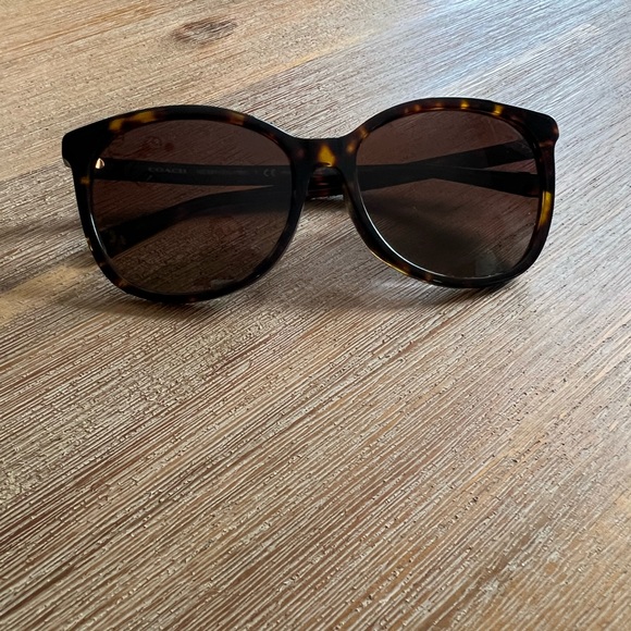 Coach sunglasses - Picture 3 of 5